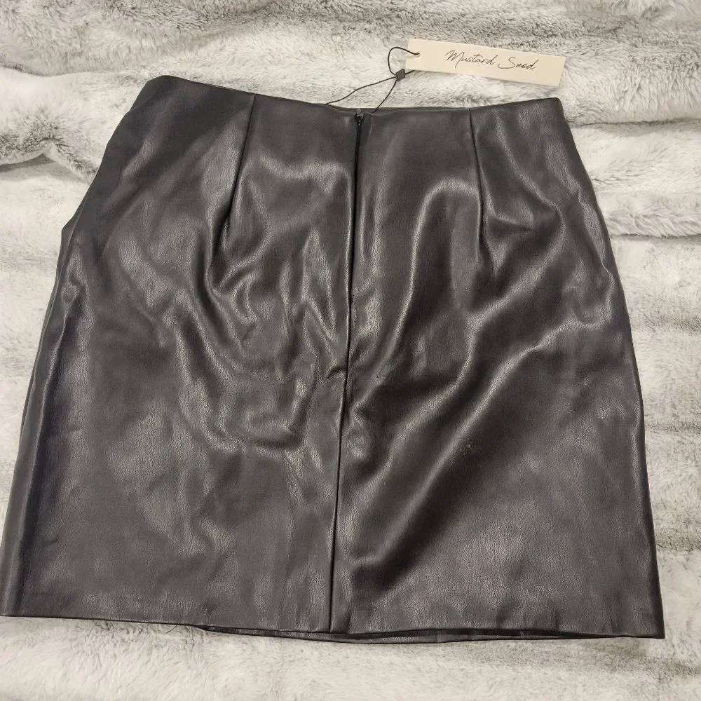 Mustard Seed pleather skirt, Large